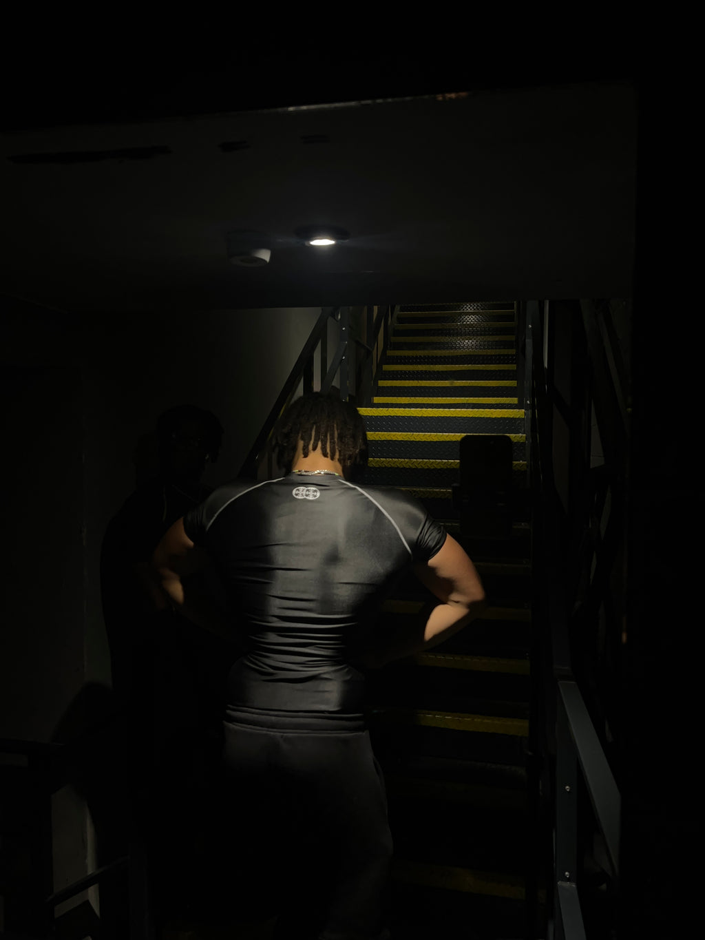 Smoke grey compression